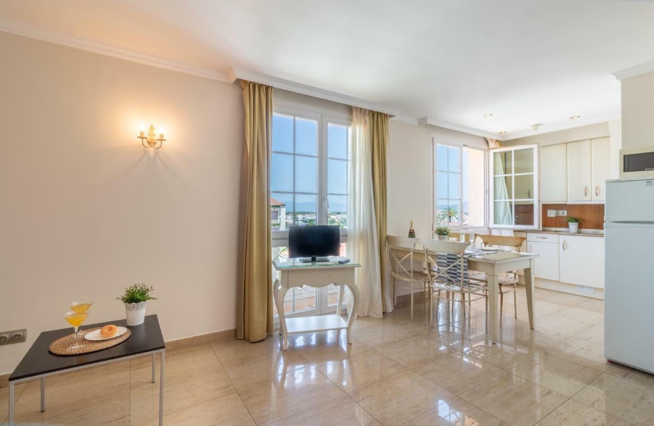 Apartaments Bt Vent De Garbi Empuriabrava Exterior photo